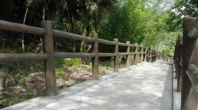 仿樹(shù)皮欄桿