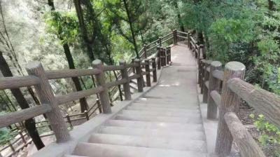 仿樹(shù)皮欄桿