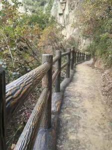 仿樹(shù)皮欄桿